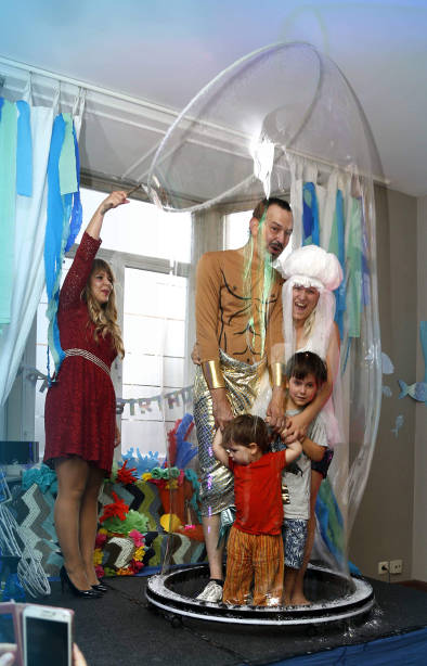Les Funam'bulles : Spectacle pour enfants avec des bulles de savon géant -  Team Bubble Creator
